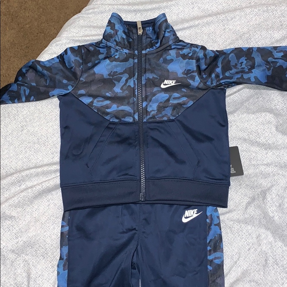 Nike Sweatsuit (New with tags)